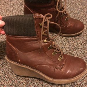 Sonoma brown lace up booties. Pre-owned 8.5m